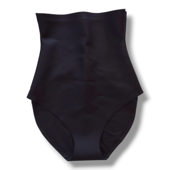 Skims Body Zoned High-Waisted Brief - Picture 7 of 8